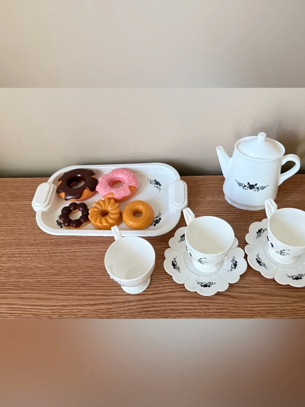 White Floral plastic Tea Set with Saucer - White